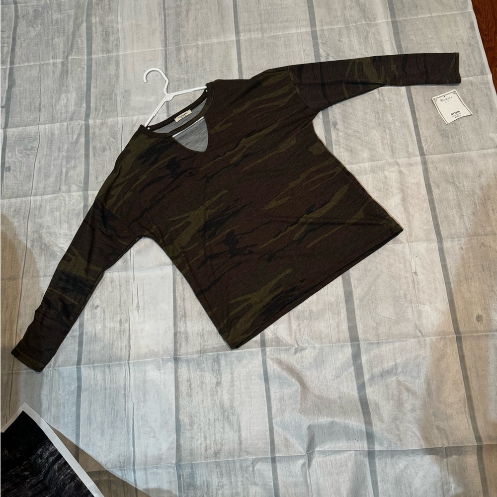 Camo NWT size L top